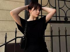 CarmonYorton - female with brown hair webcam at xLoveCam