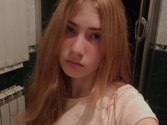 ElisBraun - female with brown hair webcam at LiveJasmin