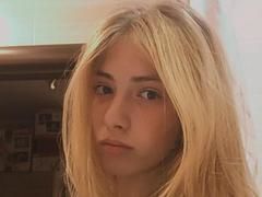 ElisBraun - female with brown hair webcam at LiveJasmin