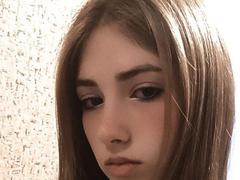 ElisBraun - female with brown hair webcam at LiveJasmin