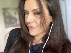 AriaMuse - female with brown hair webcam at LiveJasmin