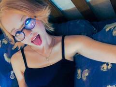 ElisKeller - female with brown hair webcam at xLoveCam