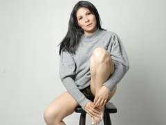 EliseBell - female with brown hair webcam at xLoveCam