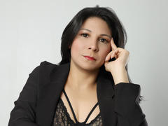 EliseBell - female with brown hair webcam at xLoveCam