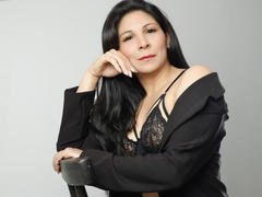 EliseBell - female with brown hair webcam at xLoveCam