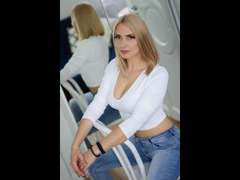 EliseGold-hot - blond female webcam at xLoveCam