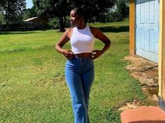 Elise-hot - female with black hair webcam at xLoveCam