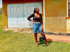 Elise-hot - female with black hair webcam at xLoveCam