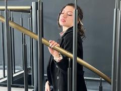 ElizaCanterville - female with brown hair webcam at LiveJasmin