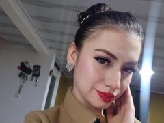 ElizaCanterville - female with brown hair webcam at LiveJasmin