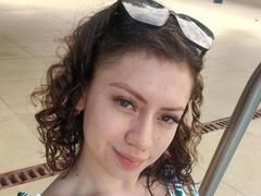 ElizaCanterville - female with brown hair webcam at LiveJasmin