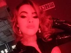 ElizabethDom - female with red hair and  big tits webcam at xLoveCam