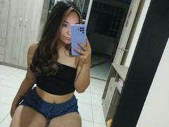 ElizabethWhite from xLoveCam