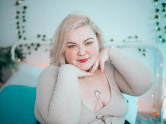 EllaBale - blond female with  big tits webcam at LiveJasmin