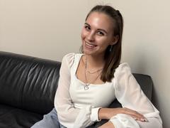 EllaCurtis - female with brown hair webcam at LiveJasmin