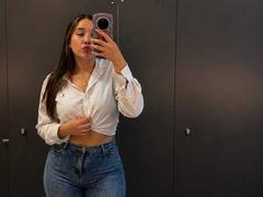 ElaMaxwell - female with brown hair webcam at LiveJasmin