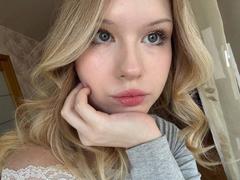 EllamaeRaugust - female webcam at xLoveCam