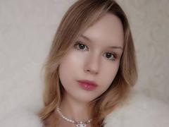 EllamaeRaugust - female webcam at xLoveCam