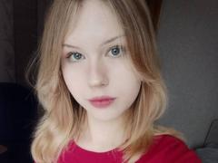 EllamaeRaugust - female webcam at xLoveCam