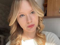 EllamaeRaugust - female webcam at xLoveCam