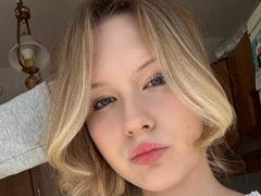 EllamaeRaugust - female webcam at xLoveCam