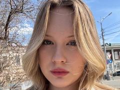 EllamaeRaugust - female webcam at xLoveCam