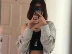 ElleBloom - female with brown hair and  small tits webcam at xLoveCam