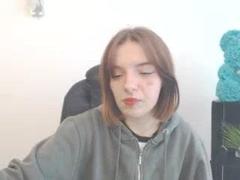 ElleBloom - female with brown hair and  small tits webcam at xLoveCam