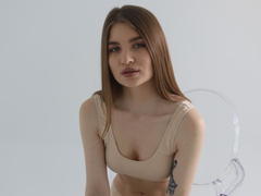 ElleMays - female with brown hair webcam at xLoveCam