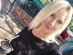 LuxAhNika - blond female webcam at xLoveCam