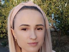 Cutesbabe - blond female with  small tits webcam at xLoveCam