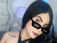 ElliSmiith - female with black hair and  big tits webcam at LiveJasmin