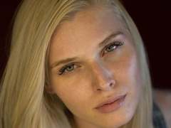 ElliWow from xLoveCam