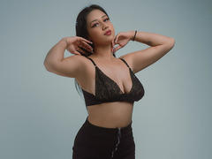 ElliePayton - female with black hair webcam at xLoveCam