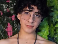 ElliotNoir from xLoveCam