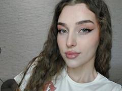 EllisBlack - female with brown hair webcam at xLoveCam