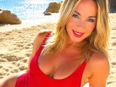 EllisaWoman - blond female with  big tits webcam at xLoveCam