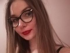 EllyBrune from xLoveCam