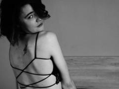 DouceElo - female with brown hair webcam at xLoveCam