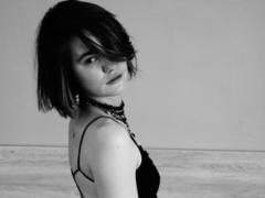 DouceElo - female with brown hair webcam at xLoveCam