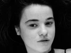 DouceElo - female with brown hair webcam at xLoveCam