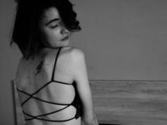 DouceElo - female with brown hair webcam at xLoveCam