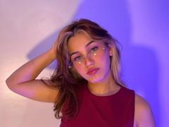 ElodieGardner - blond female webcam at xLoveCam