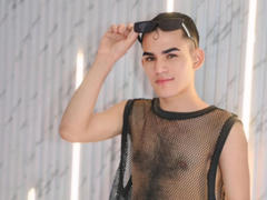 EloneMuskcle - male webcam at xLoveCam