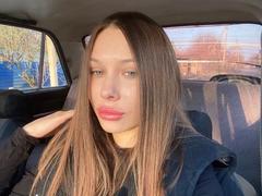 ElsaSexxy - female with brown hair and  small tits webcam at xLoveCam
