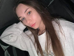 ElsaSexxy - female with brown hair and  small tits webcam at xLoveCam