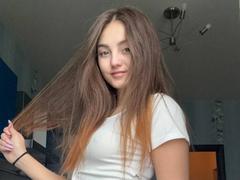 ElsyNevares - female with brown hair and  big tits webcam at xLoveCam