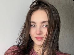 ElsyNevares - female with brown hair and  big tits webcam at xLoveCam