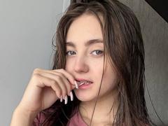 ElsyNevares - female with brown hair and  big tits webcam at xLoveCam