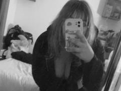 Elvinna - blond female webcam at xLoveCam